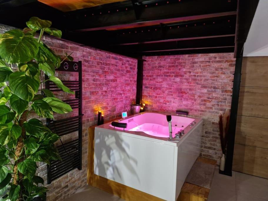 Au Spa De Llea Suite Retro Авиньон Екстериор снимка